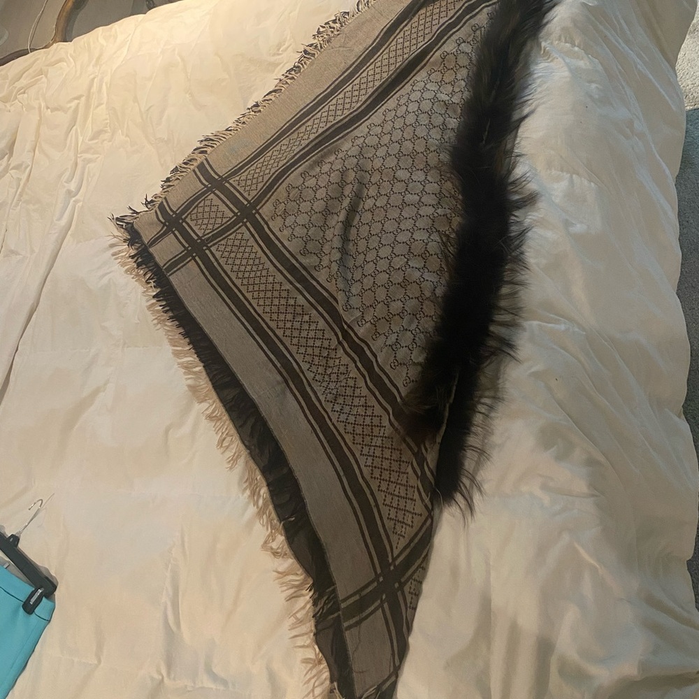 Gucci Black and Tan Geometric Scarf